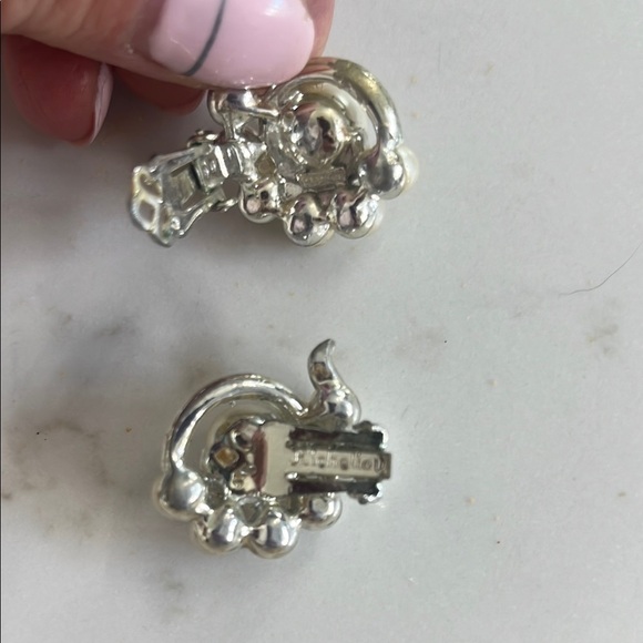 Elegant Pearl and Silver vintage  Earrings - Picture 3 of 7